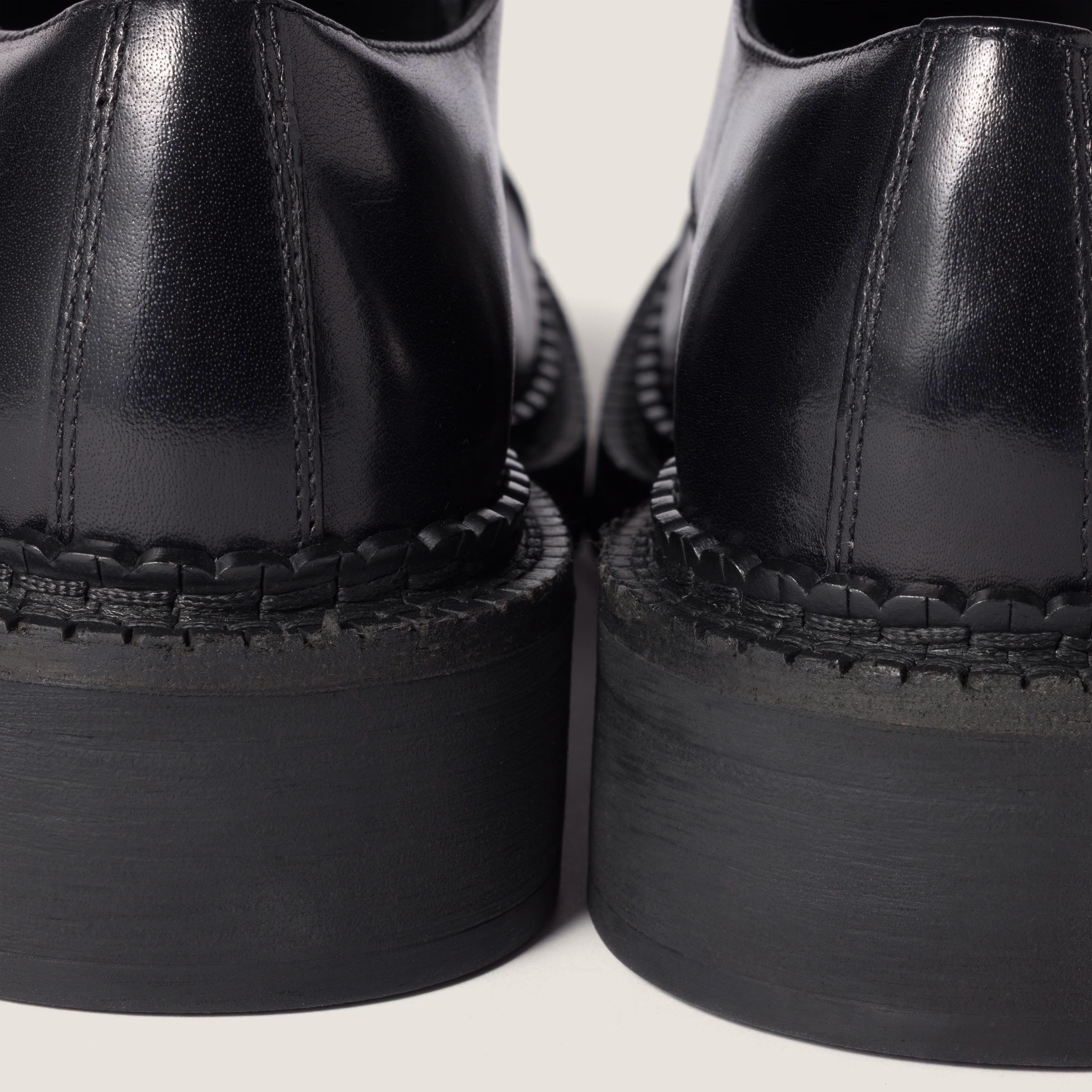 Leather brogue shoes